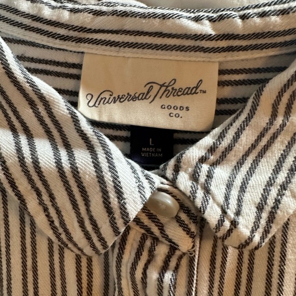 Universal Thread Blouse - Picture 2 of 4